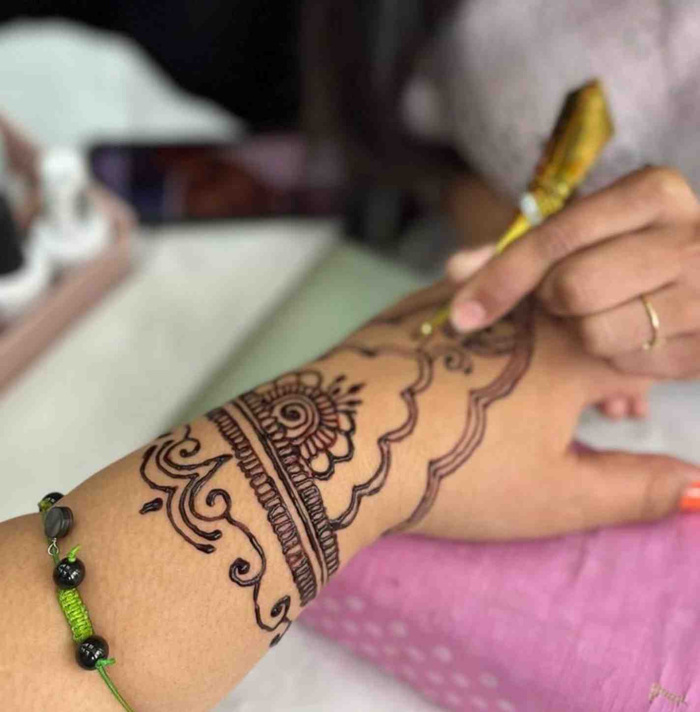 henne - Réalisation Nepaline